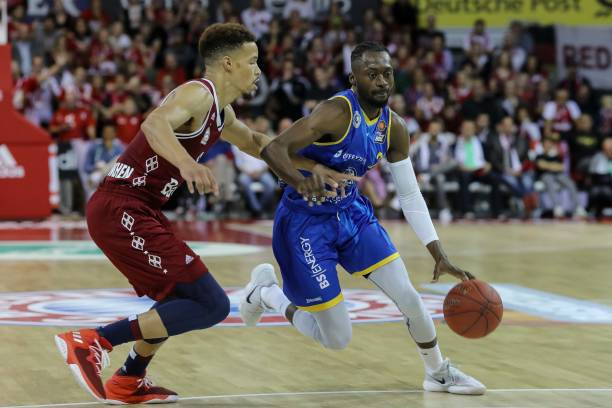 洞穿球门 洞穿球门